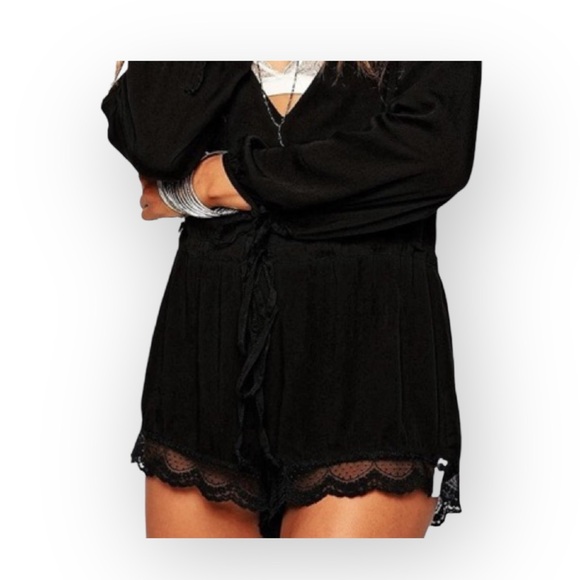 new One Teaspoon ☻︎ Priscilla Edgy Lace Short Romper Shorts Jumpsuit ☻ Black XS - Picture 7 of 17